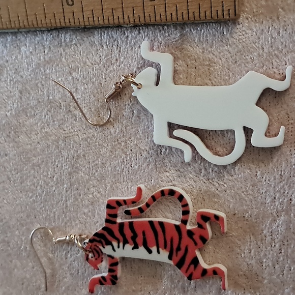 Retro Dancing Tiger Dangle Earrings Kitsch Novelty - Picture 4 of 4